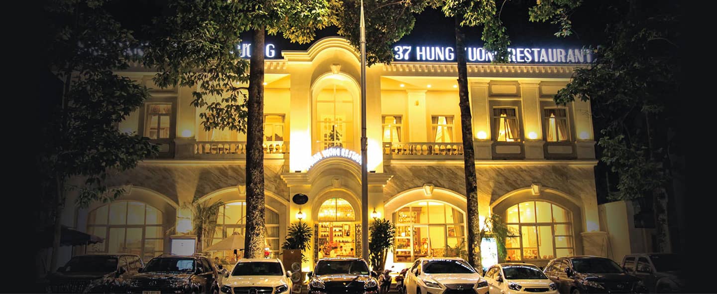 Mặt tiền nhà hàng 37A Hùng Vương